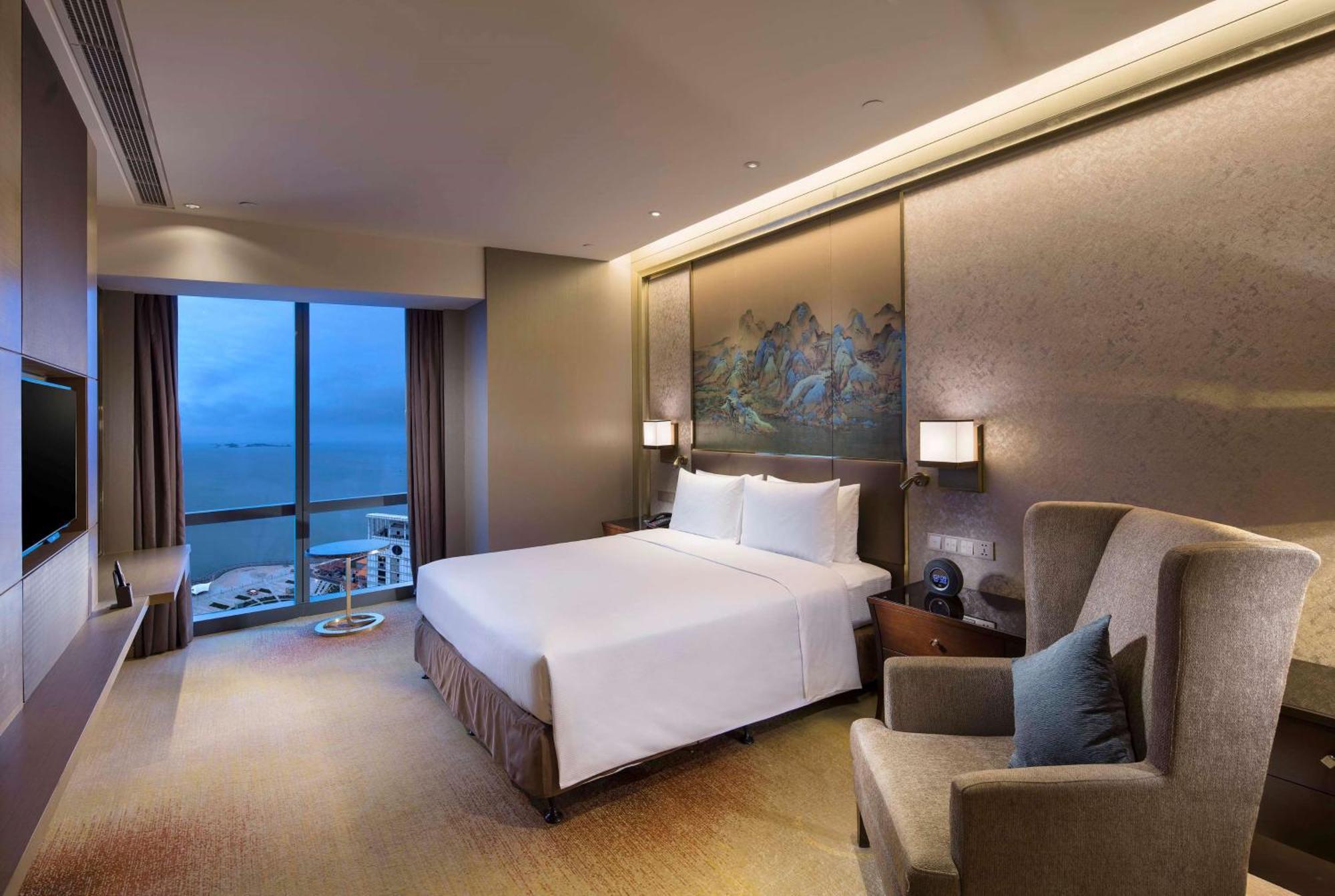 Hilton Yantai Hotel Exterior photo